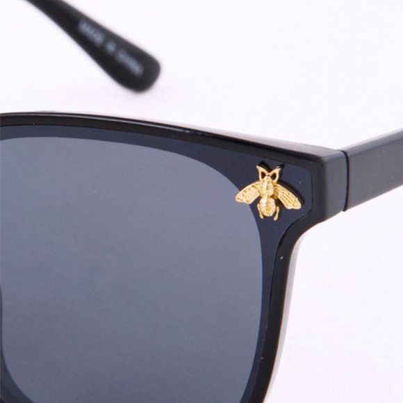 Cute sunnies with gold bee accents - Picture 2 of 5